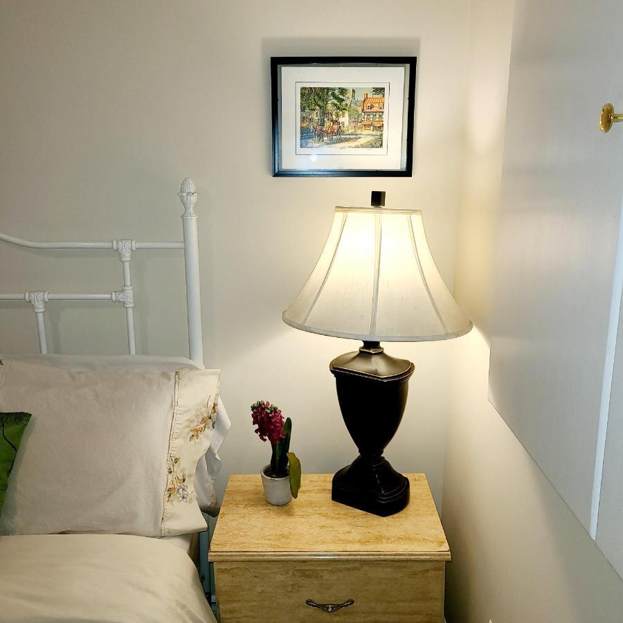 Spacious And Bright Unit With Natural Light. Apartment *