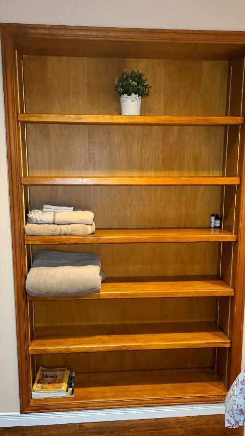 Apartment Spacious And Bright Unit With Natural Light.