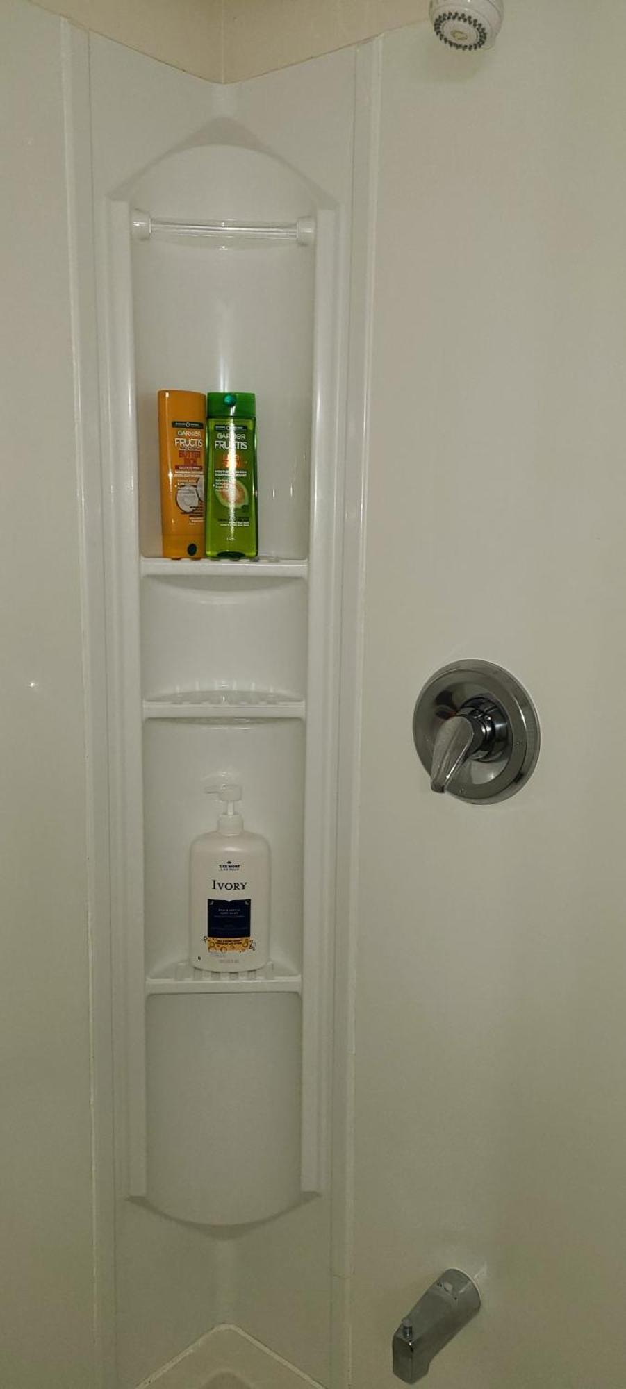 Spacious And Bright Unit With Natural Light. Apartment